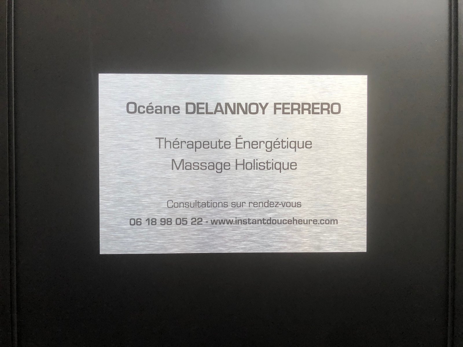 Plaque Instant Douce'Heure — Océane Delannoy-Ferrero, Thérapeute Énergétique & Massage Holistique